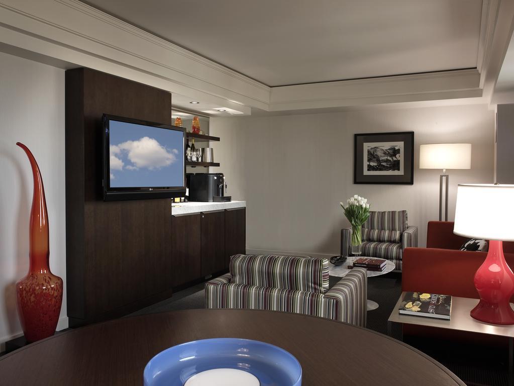 Hotel Murano Такома Екстер'єр фото A suite at the Renaissance Boston Harborview Hotel