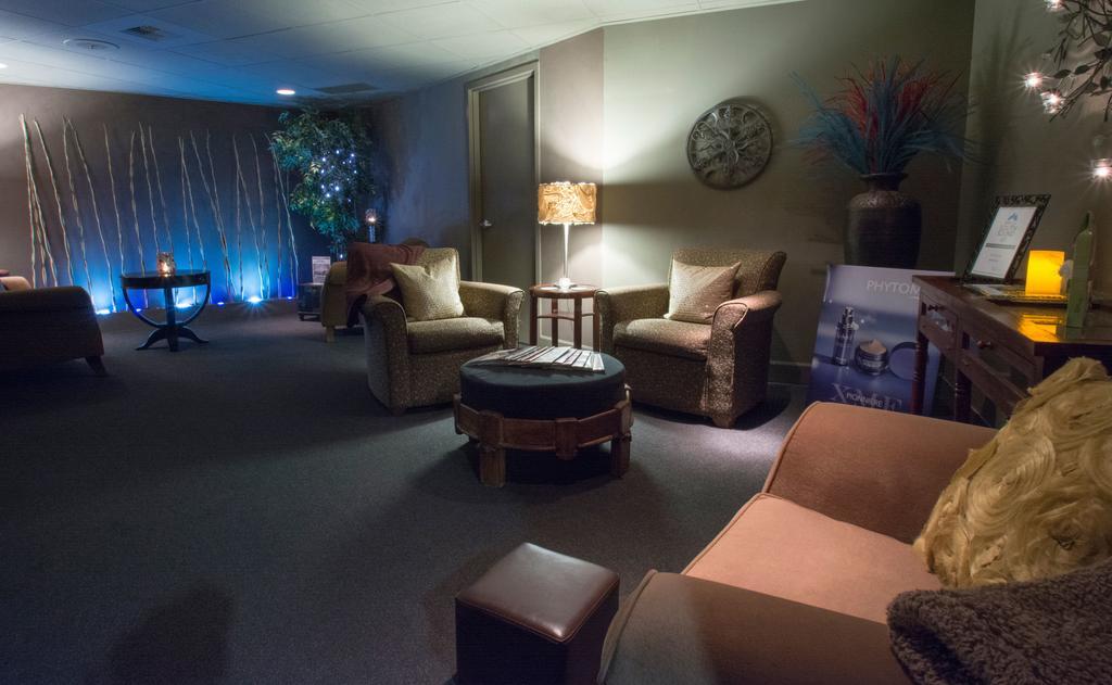 Hotel Murano Такома Екстер'єр фото The waiting room at a spa