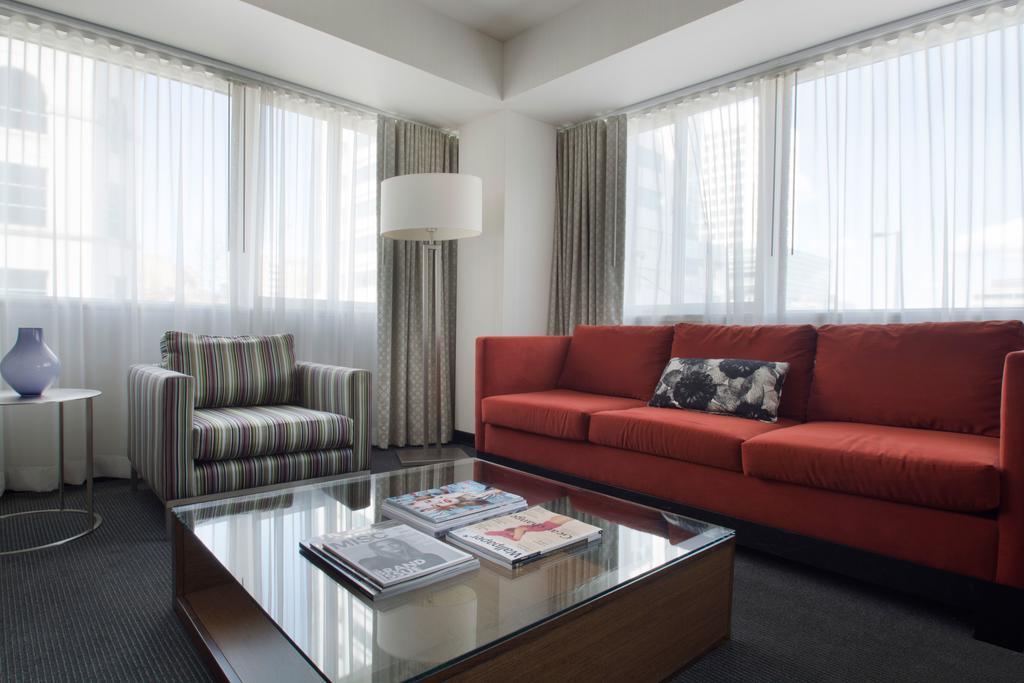 Hotel Murano Такома Екстер'єр фото A living room at the hotel